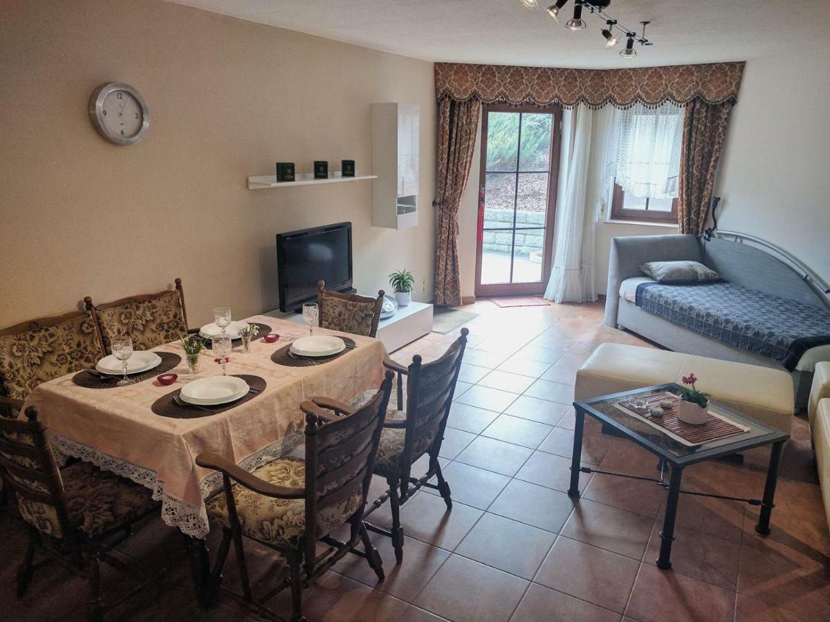 Ferienwohnung Mit Terrasse 格里马 外观 照片