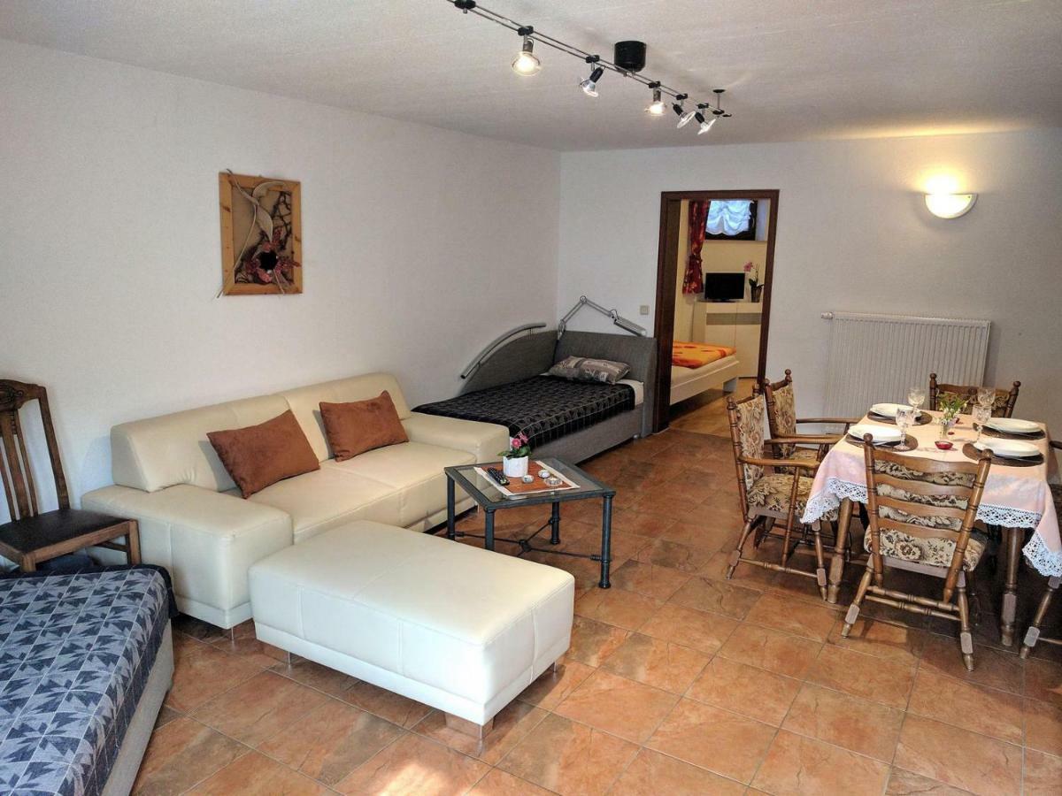 Ferienwohnung Mit Terrasse 格里马 外观 照片
